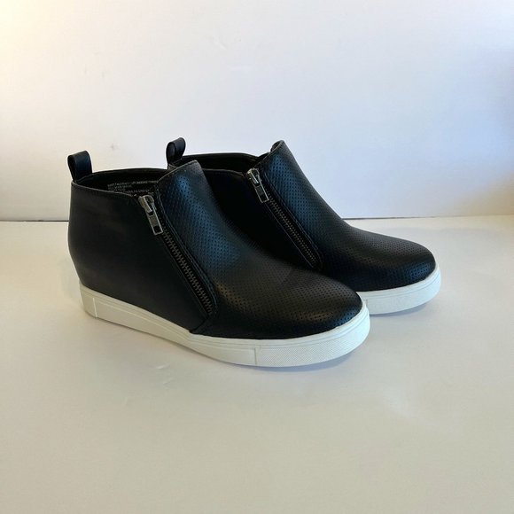 Time and Tru Shoes - Time & Tru | Black Perforated Hidden Sneaker Wedge | US 8 | Memory Foam
